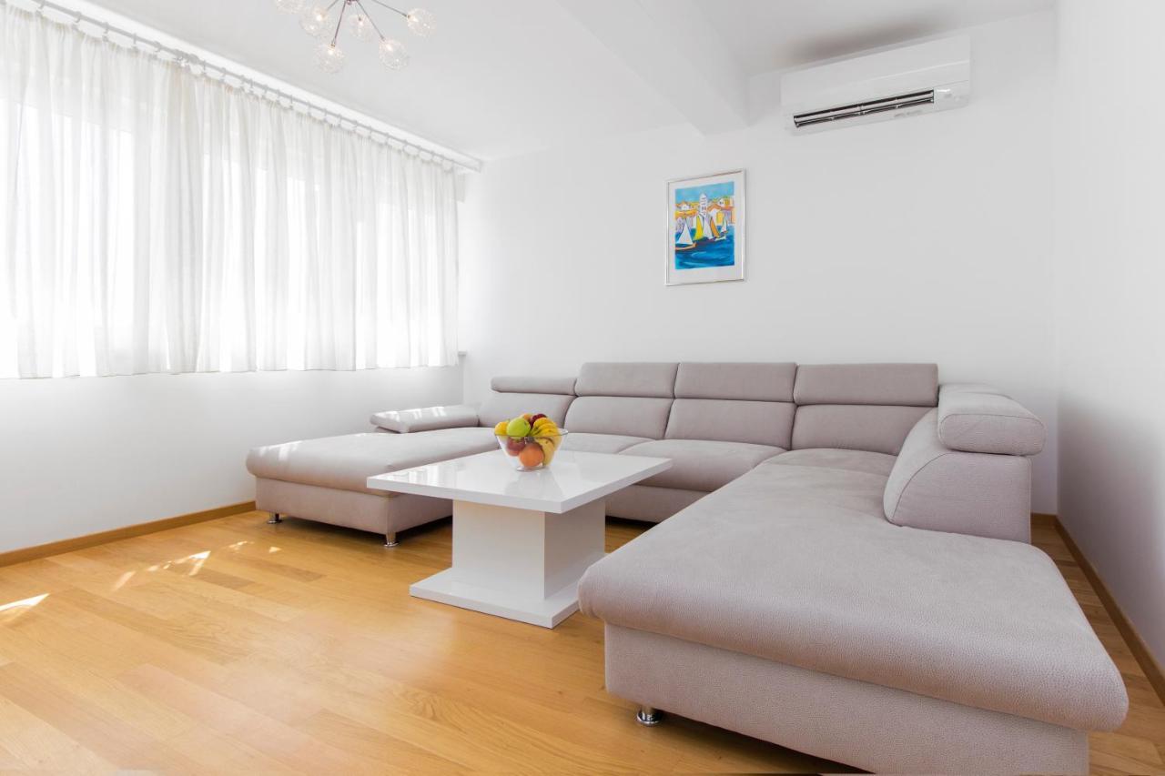 Apartment Royal II Vodice Esterno foto
